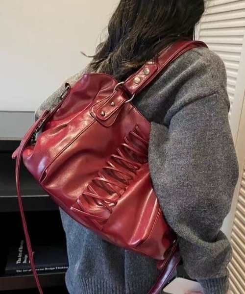 Sibra（シブラ）の「レースアップ風デザイン 2WAYショルダーバッグ（ショルダーバッグ・レディース・ブラウン/キャメル/レッド/ブラック・F）」の16枚目の写真