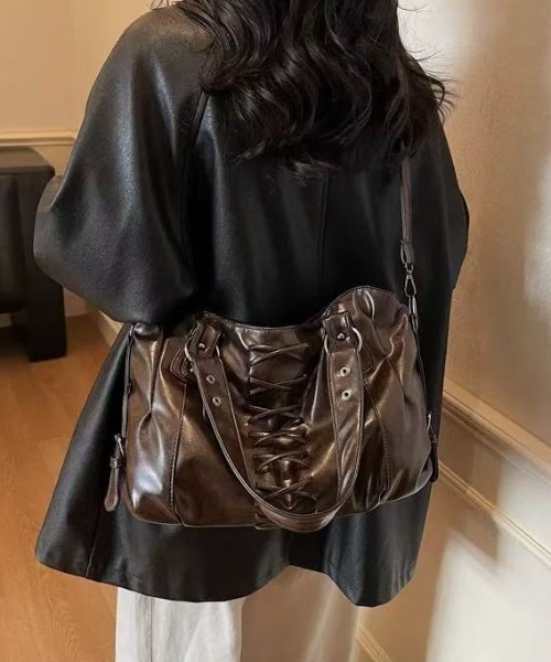 Sibra（シブラ）の「レースアップ風デザイン 2WAYショルダーバッグ（ショルダーバッグ・レディース・ブラウン/キャメル/レッド/ブラック・F）」の10枚目の写真