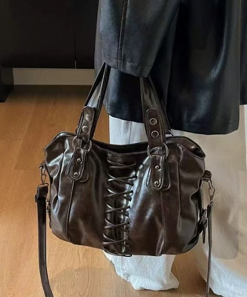 Sibra（シブラ）の「レースアップ風デザイン 2WAYショルダーバッグ（ショルダーバッグ・レディース・ブラウン/キャメル/レッド/ブラック・F）」の11枚目の写真