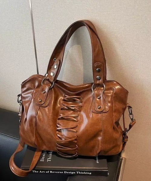 Sibra（シブラ）の「レースアップ風デザイン 2WAYショルダーバッグ（ショルダーバッグ・レディース・ブラウン/キャメル/レッド/ブラック・F）」の18枚目の写真