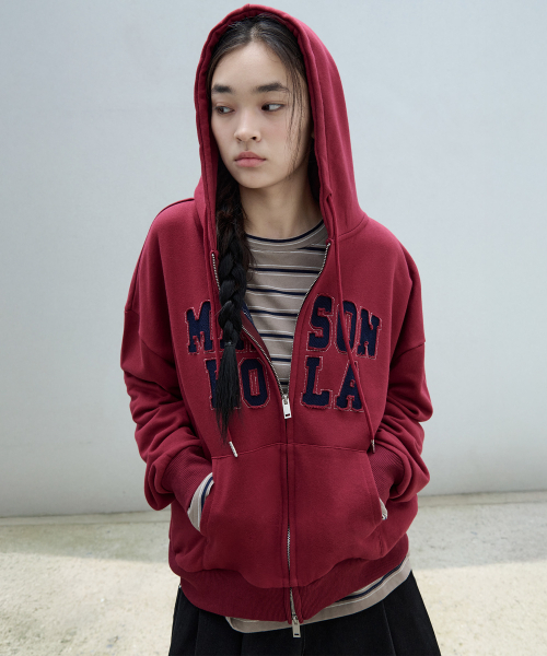 ROLAROLA(ロラロラ)の「MAISON DE ROLA EMBROIDERY HOOD ZIP-UP BURGUNDY(パーカー・レディース・その他・FREE)」の2枚目の写真