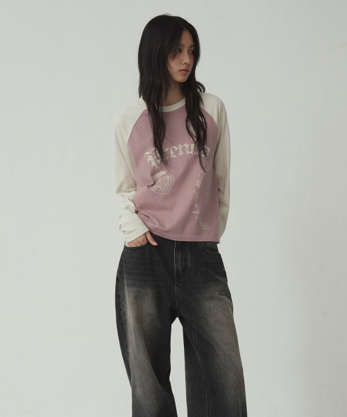 PRENDA(プレンダ)の「VINTAGE LOGO RAGLAN LONG SLEEVE GLOOMY PINK(Tシャツ/カットソー・レディース・その他・FREE)」の1枚目の写真