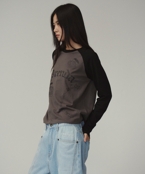 PRENDA(プレンダ)の「VINTAGE LOGO RAGLAN LONG SLEEVE GLOOMY PINK(Tシャツ/カットソー・レディース・その他・FREE)」の2枚目の写真