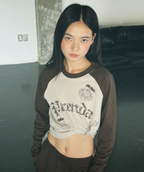 PRENDA(プレンダ)の「VINTAGE LOGO RAGLAN LONG SLEEVE GLOOMY PINK(Tシャツ/カットソー・レディース・その他・FREE)」の4枚目の写真