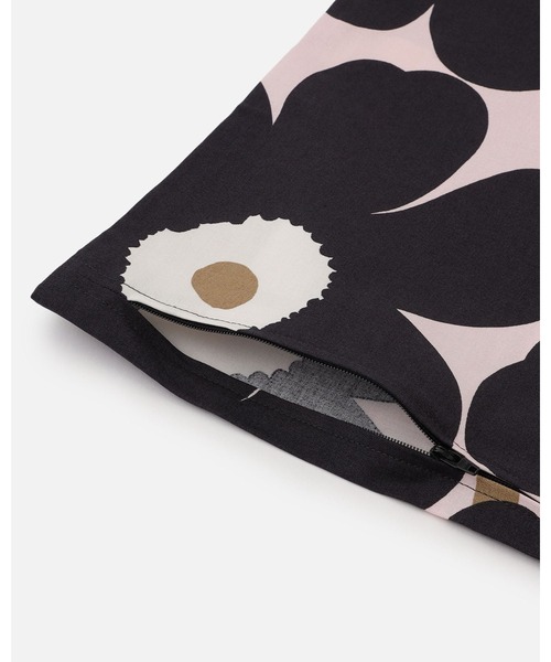 marimekko（マリメッコ）の「Pieni Uni / Cushion Cover 50x50（クッション/クッションカバー・レディース・ダークパープル・FREE）」の5枚目の写真