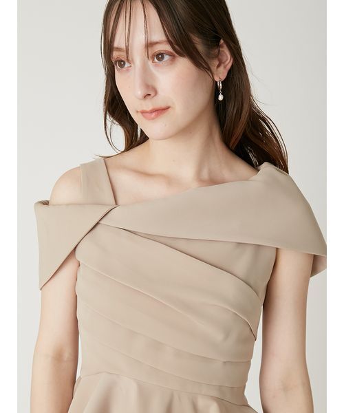 FRAY I.D(フレイアイディー)の「オフショルカラーアシメペプラムトップス(Tシャツ/カットソー・レディース・ブラック/ベージュ/ドット・0/1)」の15枚目の写真