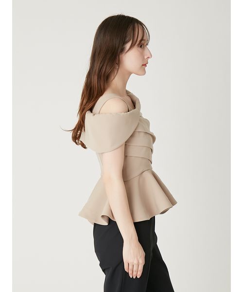 FRAY I.D(フレイアイディー)の「オフショルカラーアシメペプラムトップス(Tシャツ/カットソー・レディース・ブラック/ベージュ/ドット・0/1)」の4枚目の写真