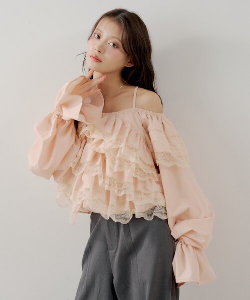 Chico(チコ)の「【SALON by Chico】ボリュームフリルレースブラウス(シャツ/ブラウス・レディース・ホワイト/ピンク/ブルー/ネイビー・FREE)」の4枚目の写真
