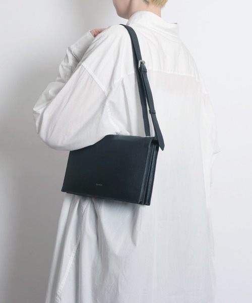 YArKA（ヤーカ）の「【YArKA/ヤーカ】real leather 2way bag [Alnitak10] / 2wayデザインバッグ（ショルダーバッグ・レディース・ブラック・FREE）」の3枚目の写真