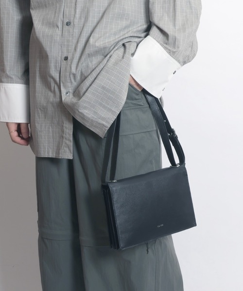 YArKA（ヤーカ）の「【YArKA/ヤーカ】real leather 2way bag [Alnitak10] / 2wayデザインバッグ（ショルダーバッグ・レディース・ブラック・FREE）」の17枚目の写真