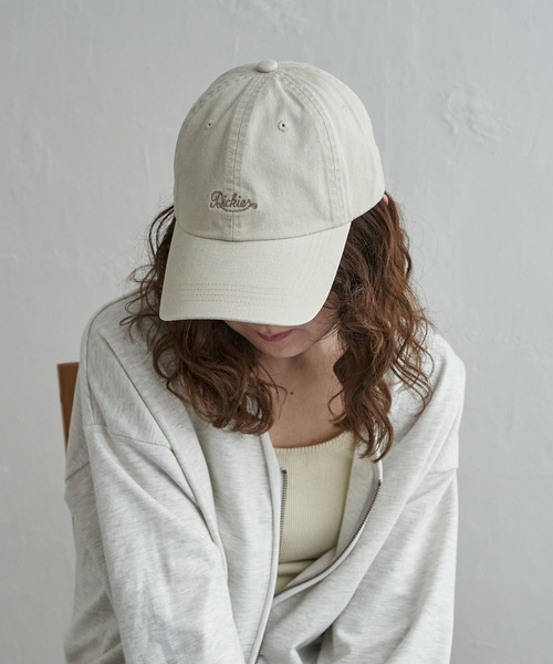 Dickies(ディッキーズ)の「Dickies ディッキーズ 刺繍ロゴキャップ(キャップ・レディース・ブラック/オフホワイト/ピンク/チャコール/ベージュ・FREE)」の1枚目の写真