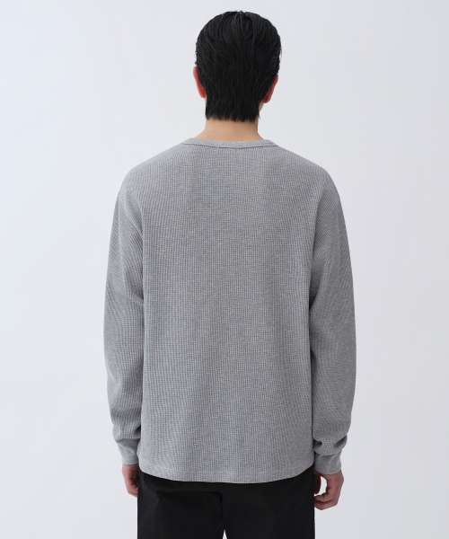 MUSINSA STANDARD（ムシンサスタンダード）の「ワッフルヘンリーネック長袖Tシャツ[ミディアムグレー]（Tシャツ/カットソー・メンズ・その他・SMALL/MEDIUM/LARGE/X-LARGE/2XL/3XL）」の8枚目の写真