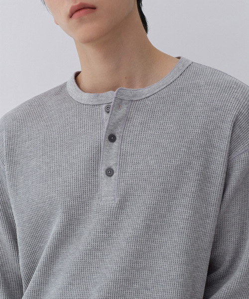 MUSINSA STANDARD（ムシンサスタンダード）の「ワッフルヘンリーネック長袖Tシャツ[ミディアムグレー]（Tシャツ/カットソー・メンズ・その他・SMALL/MEDIUM/LARGE/X-LARGE/2XL/3XL）」の9枚目の写真