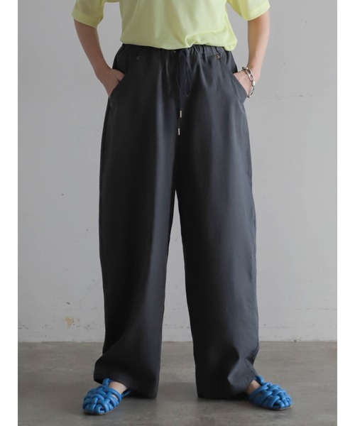 FIL DE FER（フィルデフェール）の「【予約】リヨセルコットンコード　ゆるカーブパンツ（その他パンツ・レディース・ベージュ/チャコールグレー・FREE）」の2枚目の写真