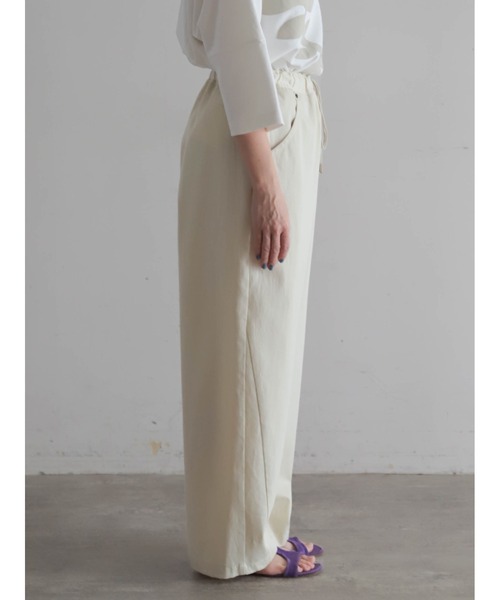 FIL DE FER（フィルデフェール）の「【予約】リヨセルコットンコード　ゆるカーブパンツ（その他パンツ・レディース・ベージュ/チャコールグレー・FREE）」の6枚目の写真