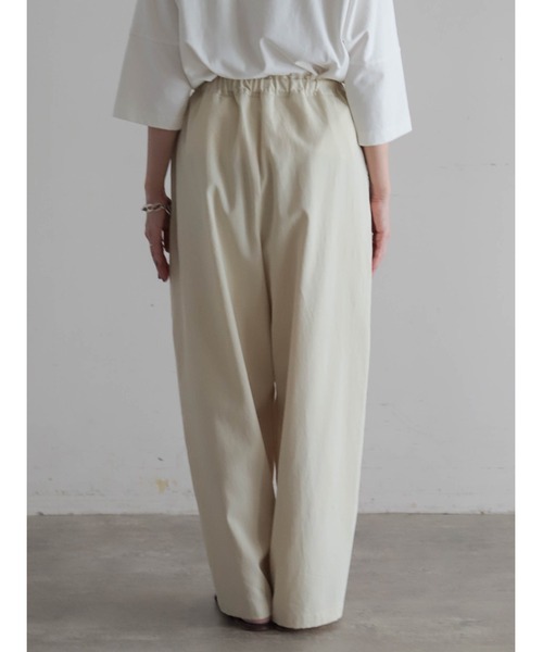 FIL DE FER（フィルデフェール）の「【予約】リヨセルコットンコード　ゆるカーブパンツ（その他パンツ・レディース・ベージュ/チャコールグレー・FREE）」の7枚目の写真