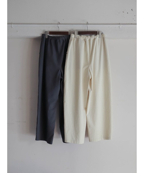 FIL DE FER（フィルデフェール）の「【予約】リヨセルコットンコード　ゆるカーブパンツ（その他パンツ・レディース・ベージュ/チャコールグレー・FREE）」の9枚目の写真