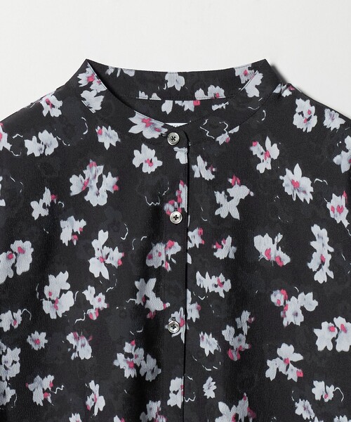 BEAUTY&YOUTH UNITED ARROWS（ビューティーアンドユースユナイテッドアローズ）の「フラワープリント バンドカラーシャツ ウォッシャブル（シャツ/ブラウス・レディース・ネイビー/オフホワイト・FREE）」の4枚目の写真