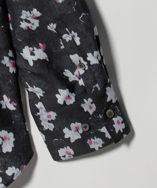 BEAUTY&YOUTH UNITED ARROWS（ビューティーアンドユースユナイテッドアローズ）の「フラワープリント バンドカラーシャツ ウォッシャブル（シャツ/ブラウス・レディース・ネイビー/オフホワイト・FREE）」の5枚目の写真