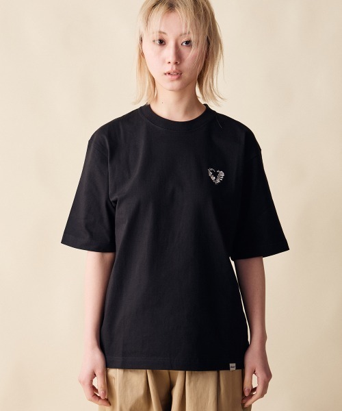 rehacer(レアセル)の「rehacer : Blossom Heart Relax Fit T-shirt / ブロッサムハート リラックス フィットTシャツ(Tシャツ/カットソー・レディース・ブラック/ホワイト・SMALL)」の14枚目の写真