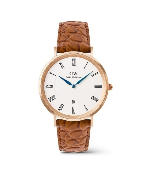 Daniel Wellington(ダニエルウェリントン)の「Classic Roman Numerals Date 40MM 本革 メンズ腕時計(アナログ腕時計・メンズ・ブラック×ゴールド/ダークブラウン系/グリーン/ダークブラウン系1/ダークブラウン系2/ブラック/ブラック×シルバー/ライトブラウン・40mm)」の4枚目の写真