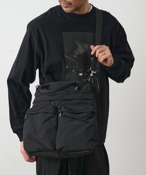 COLONY 2139（コロニートゥーワンスリーナイン）の「マルチポケットヘルメットバッグ（トートバッグ・メンズ・カーキ/ブラック・FREE）」の6枚目の写真