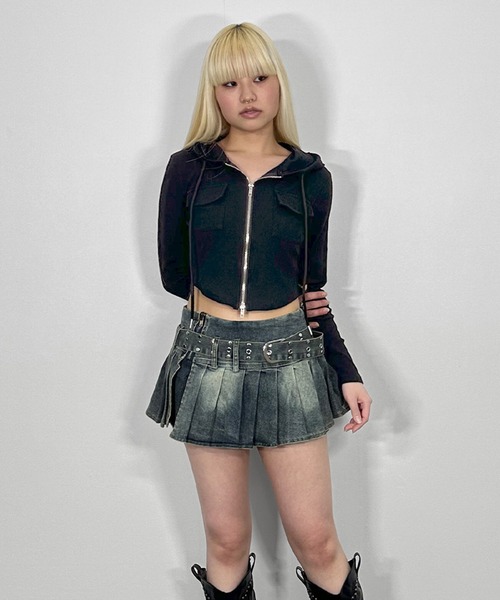 MATU:TA(マトゥータ)の「ダブルジップフードパーカー / 長袖 クロップド丈 ショート丈 タイトフィット スタイルアップ 韓国ファッション Y2K 海外ガール シンプル カーブヘム 3カラー ブラック ホワイト グレー(パーカー・レディース・グレー/ホワイト/ブラック・FREE)」の13枚目の写真