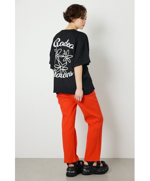 RODEO CROWNS WIDE BOWL（ロデオクラウンズワイドボウル）の「フラワーロゴニットトップス（ニット/セーター・レディース・オフホワイト/ライトイエロー/ブラック/ライトピンク・FREE）」の9枚目の写真