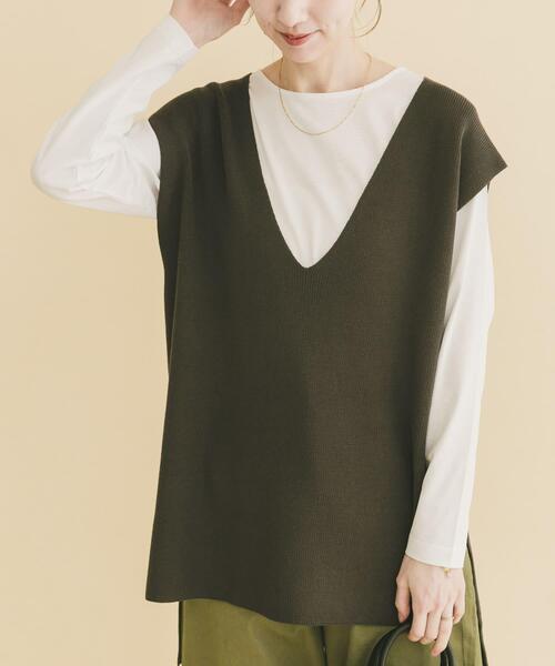 ITEMS URBANRESEARCH(アイテムズ アーバンリサーチ)の「ロングTシャツ×ニットベストセット(ニット/セーター・レディース・カーキ/チャコールグレー/ホワイト・FREE)」の2枚目の写真