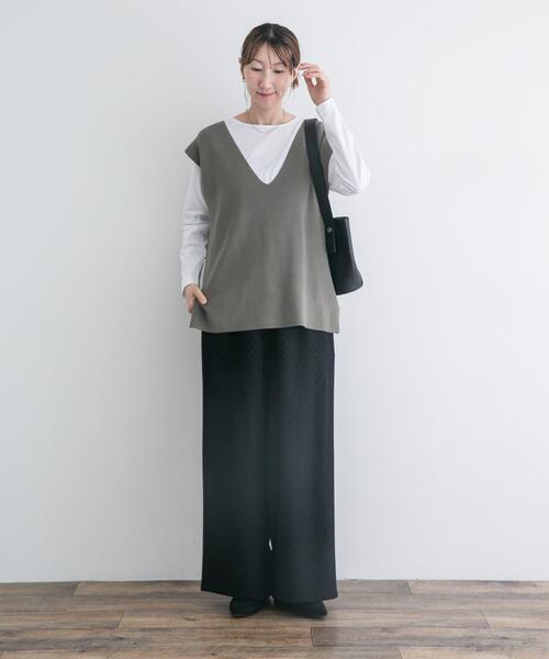 ITEMS URBANRESEARCH(アイテムズ アーバンリサーチ)の「ロングTシャツ×ニットベストセット(ニット/セーター・レディース・カーキ/チャコールグレー/ホワイト・FREE)」の8枚目の写真