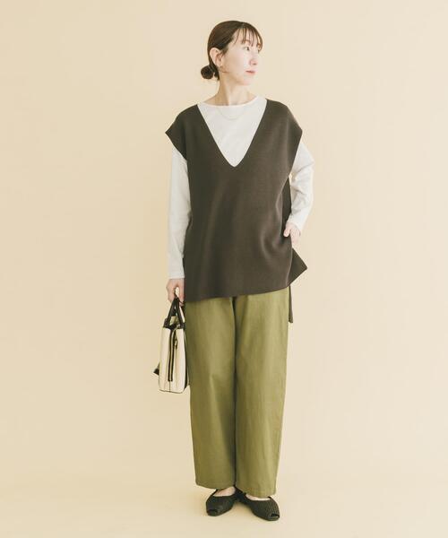 ITEMS URBANRESEARCH(アイテムズ アーバンリサーチ)の「ロングTシャツ×ニットベストセット(ニット/セーター・レディース・カーキ/チャコールグレー/ホワイト・FREE)」の13枚目の写真