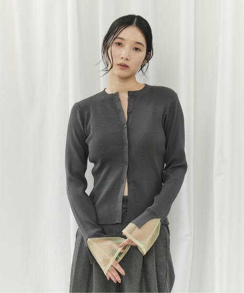 CIEL'AIR(シエルエアー)の「BICOLOR SLEEVE TOP(バイカラースリーブトップ)(ニット/セーター・レディース・チャコールグレー/アイボリー・FREE)」の2枚目の写真