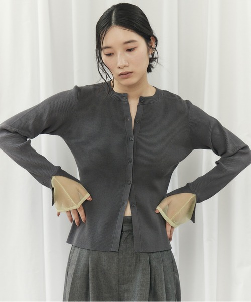 CIEL'AIR(シエルエアー)の「BICOLOR SLEEVE TOP(バイカラースリーブトップ)(ニット/セーター・レディース・チャコールグレー/アイボリー・FREE)」の15枚目の写真