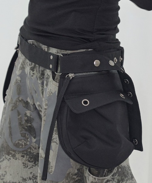 FANCY CLUB(ファンシークラブ)の「A'GEM/9 × .kom 『FANCY CLUB/ファンシークラブ』 CARGO BELTED BAG/カーゴベルトバッグ(ボディバッグ/ウエストポーチ・レディース・ブラック/カモフラージュ・FREE)」の1枚目の写真