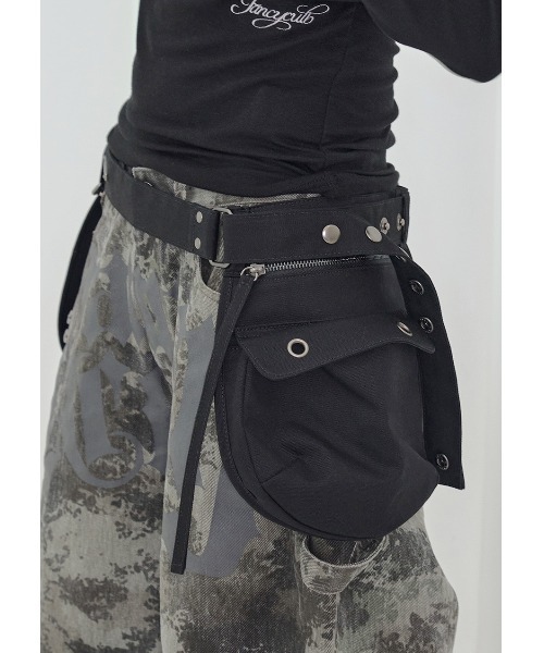 FANCY CLUB(ファンシークラブ)の「A'GEM/9 × .kom 『FANCY CLUB/ファンシークラブ』 CARGO BELTED BAG/カーゴベルトバッグ(ボディバッグ/ウエストポーチ・レディース・ブラック/カモフラージュ・FREE)」の3枚目の写真