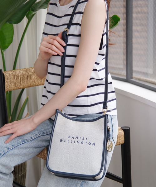 Daniel Wellington(ダニエルウェリントン)の「ダニエルウェリントン Iconic cavas スクエア ショルダーバッグ(ショルダーバッグ・レディース・ブラック/ブラウン/ホワイト/グリーン/ネイビー・FREE)」の5枚目の写真
