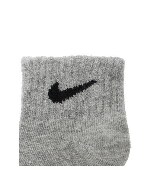 NIKE(ナイキ)の「NIKE グリッパーソックス(ソックス/靴下・キッズ・グレー・7-9cm/9-15cm)」の2枚目の写真