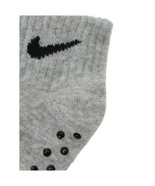 NIKE(ナイキ)の「NIKE グリッパーソックス(ソックス/靴下・キッズ・グレー・7-9cm/9-15cm)」の3枚目の写真