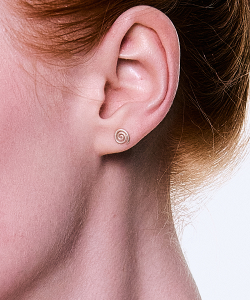 NFF（エヌエフエフ）の「[silver925] snail earrings-silver（ピアス（両耳用）・レディース・その他・FREE）」の2枚目の写真