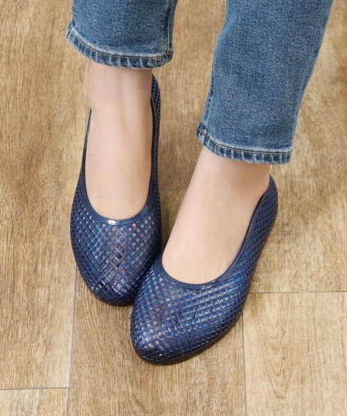 and it_(アンドイット)の「クリスタルシューズ(パンプス・レディース・カーキ/ブラック/ネイビー/クリア・LARGE/MEDIUM)」の3枚目の写真