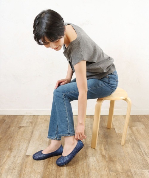 and it_(アンドイット)の「クリスタルシューズ(パンプス・レディース・カーキ/ブラック/ネイビー/クリア・LARGE/MEDIUM)」の10枚目の写真