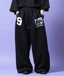 a.p.o.v.（エーピーオービー）の「a.p.o.v. ナンバリングワッペン＆マークロゴプリントスーパーバルーンワイドスウェットパンツ（スウェットパンツ）」