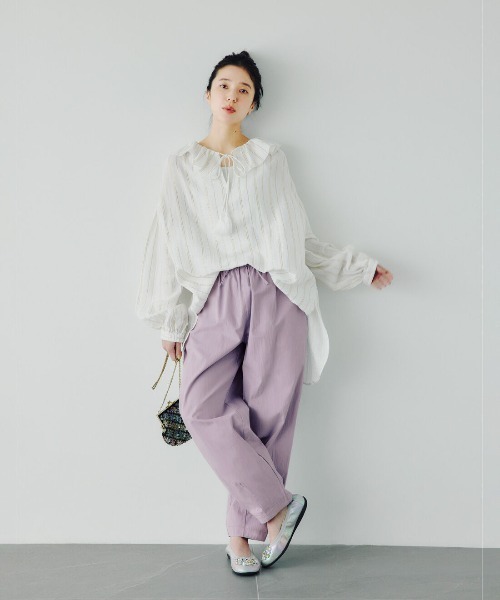 Live in comfort（リブインコンフォート）の「ＣＯＣＵＥ×リブ　イン　コンフォート　歩きやすくて主役級に華やかな　きらきらビジューフラットパンプス〈シャイニーグレー〉（パンプス・レディース・シルバー系その他・3/4/5/6）」の3枚目の写真