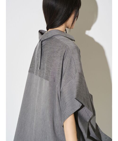 ELENDEEK(エレンディーク)の「オーバーテントブラウス(シャツ/ブラウス・レディース・ライトブルー/グレー/オフホワイト・FREE)」の4枚目の写真