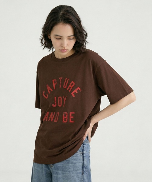 GLOBAL WORK(グローバルワーク)の「冷感コットンプリントBIGTシャツ636805(Tシャツ/カットソー・レディース・ホワイト/ダークブラウン/ダークグレー/ネイビー/グリーン/レッド・LARGE/MEDIUM)」の4枚目の写真