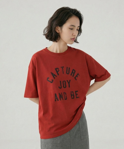 GLOBAL WORK(グローバルワーク)の「冷感コットンプリントBIGTシャツ636805(Tシャツ/カットソー・レディース・ホワイト/ダークブラウン/ダークグレー/ネイビー/グリーン/レッド・LARGE/MEDIUM)」の1枚目の写真