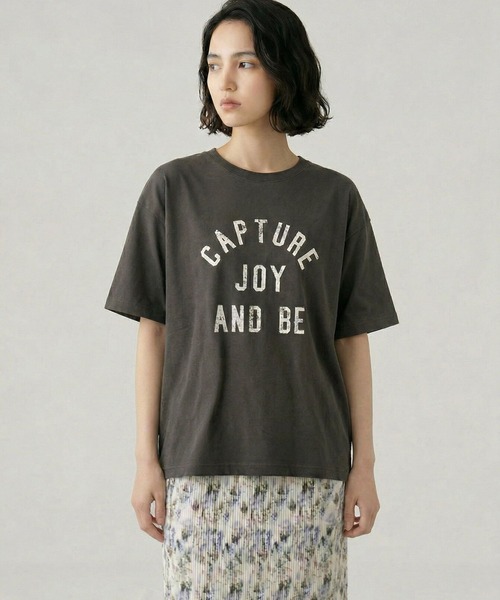GLOBAL WORK(グローバルワーク)の「冷感コットンプリントBIGTシャツ636805(Tシャツ/カットソー・レディース・ホワイト/ダークブラウン/ダークグレー/ネイビー/グリーン/レッド・LARGE/MEDIUM)」の3枚目の写真