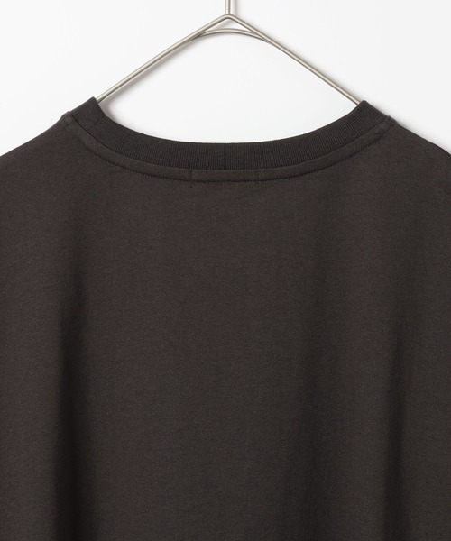 GLOBAL WORK(グローバルワーク)の「冷感コットンプリントBIGTシャツ636805(Tシャツ/カットソー・レディース・ホワイト/ダークブラウン/ダークグレー/ネイビー/グリーン/レッド・LARGE/MEDIUM)」の11枚目の写真