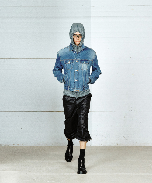 YUJI(ユジ)の「FUTURE AIRLIGHT WINDBREAKER GREY(ナイロンジャケット・レディース・グレー・SMALL/MEDIUM/LARGE)」の2枚目の写真
