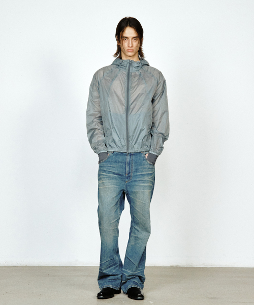 YUJI(ユジ)の「FUTURE AIRLIGHT WINDBREAKER GREY(ナイロンジャケット・レディース・グレー・SMALL/MEDIUM/LARGE)」の3枚目の写真